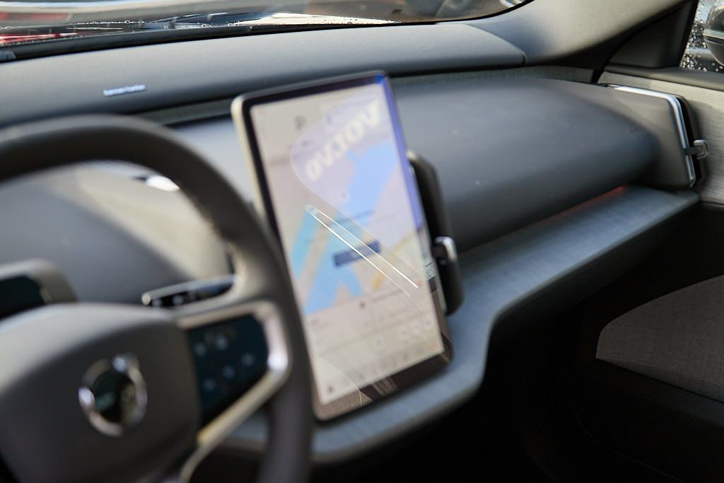 2025 VOLVO EX30 - Image 12