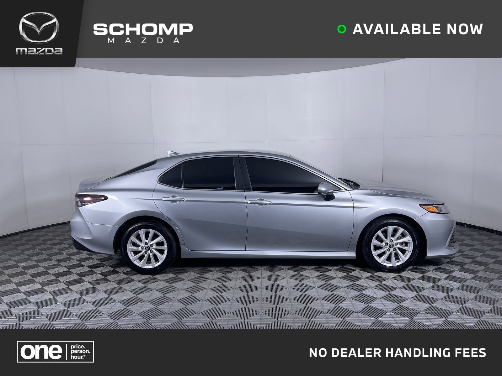 2022 Toyota Camry LE's photo