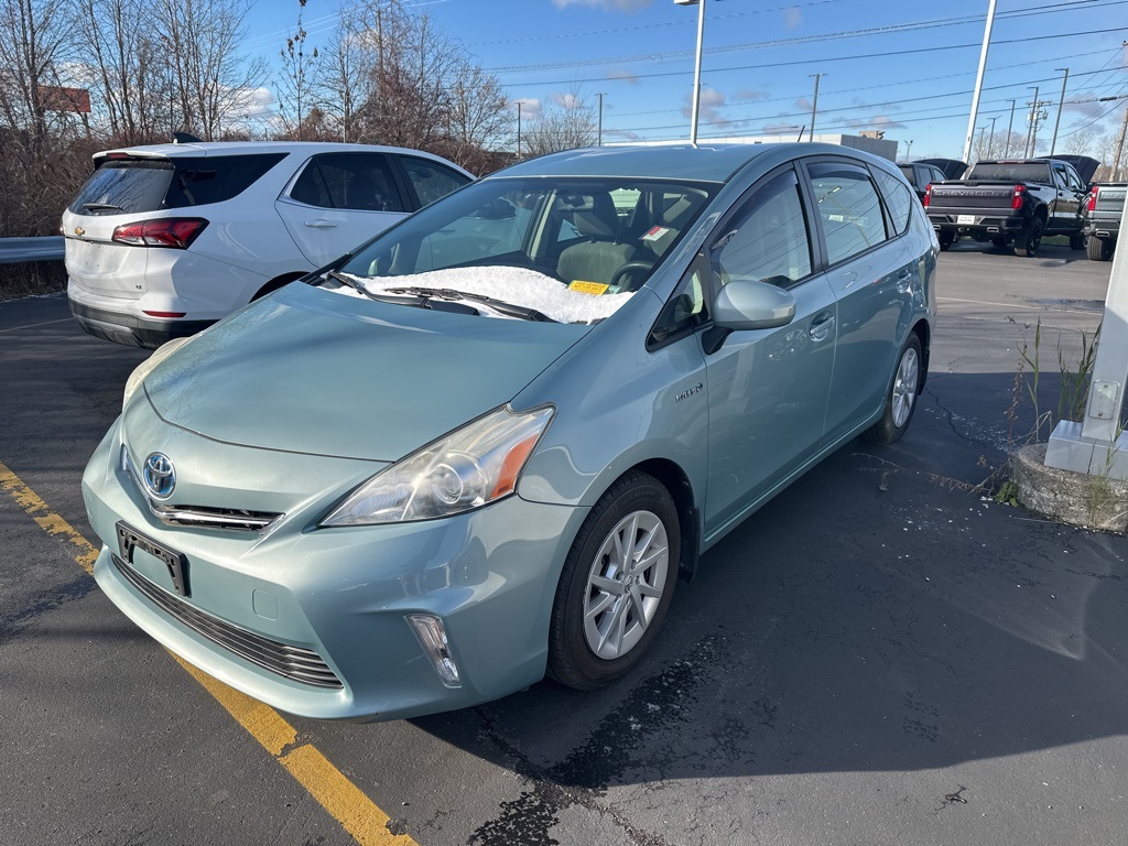 2014 Toyota Prius V photo 2