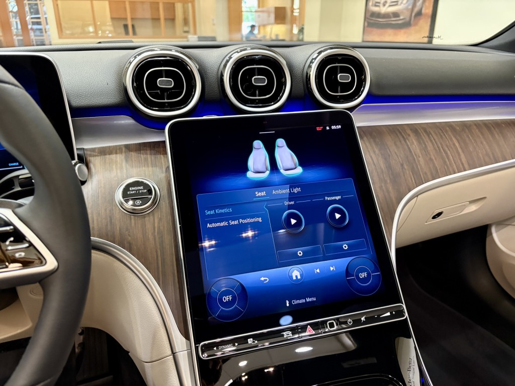 2025 Mercedes Benz C 300 photo 14
