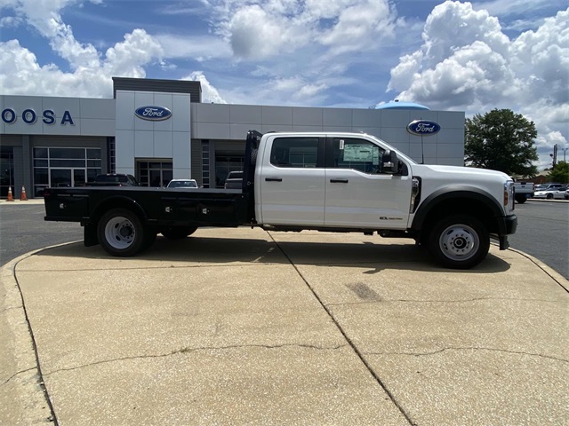 2025 Ford F-550 photo 2