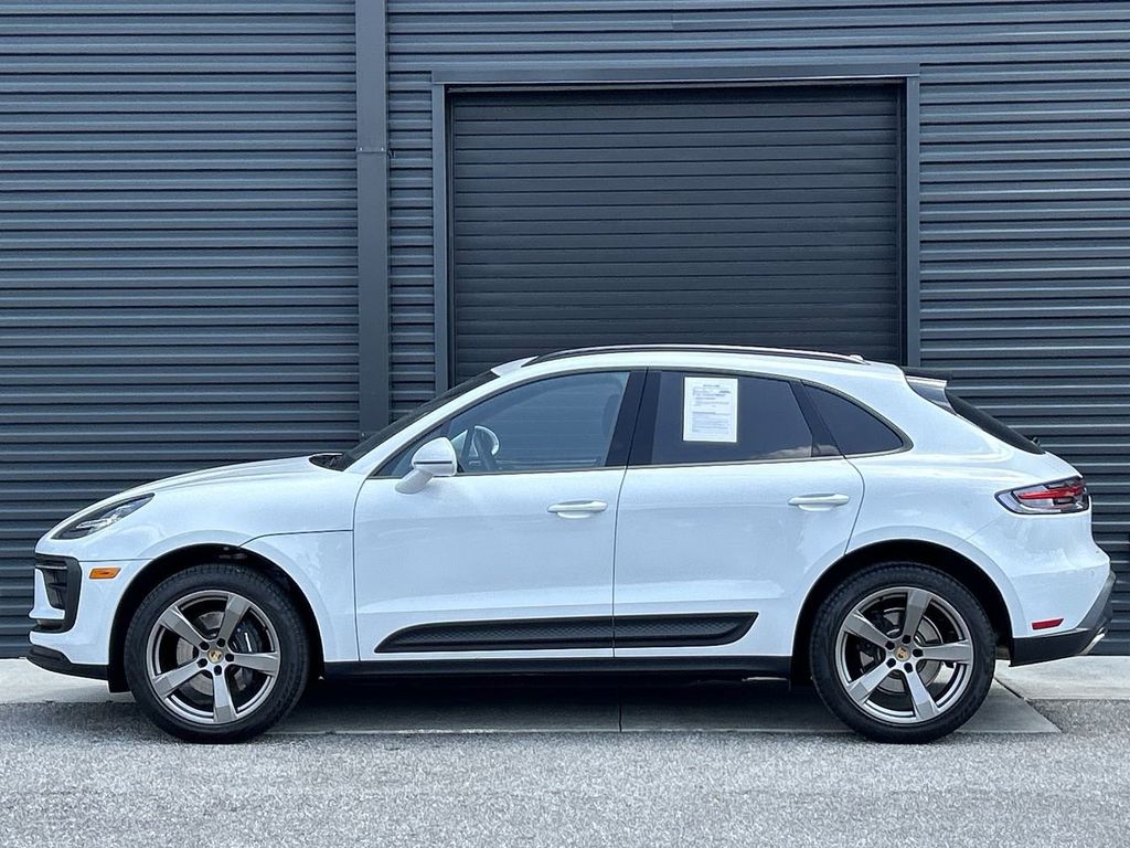 2025 Porsche Macan Base photo 10