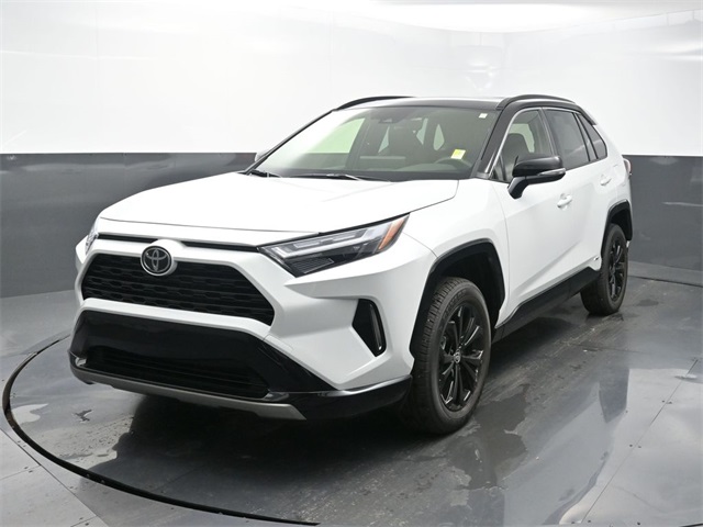 2025 Toyota RAV4 XSE's photo
