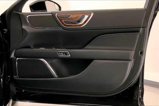 2017 Lincoln Continental Premiere photo 25