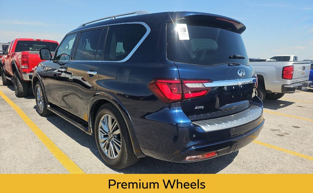 2022 Infiniti QX80 Luxe photo 6