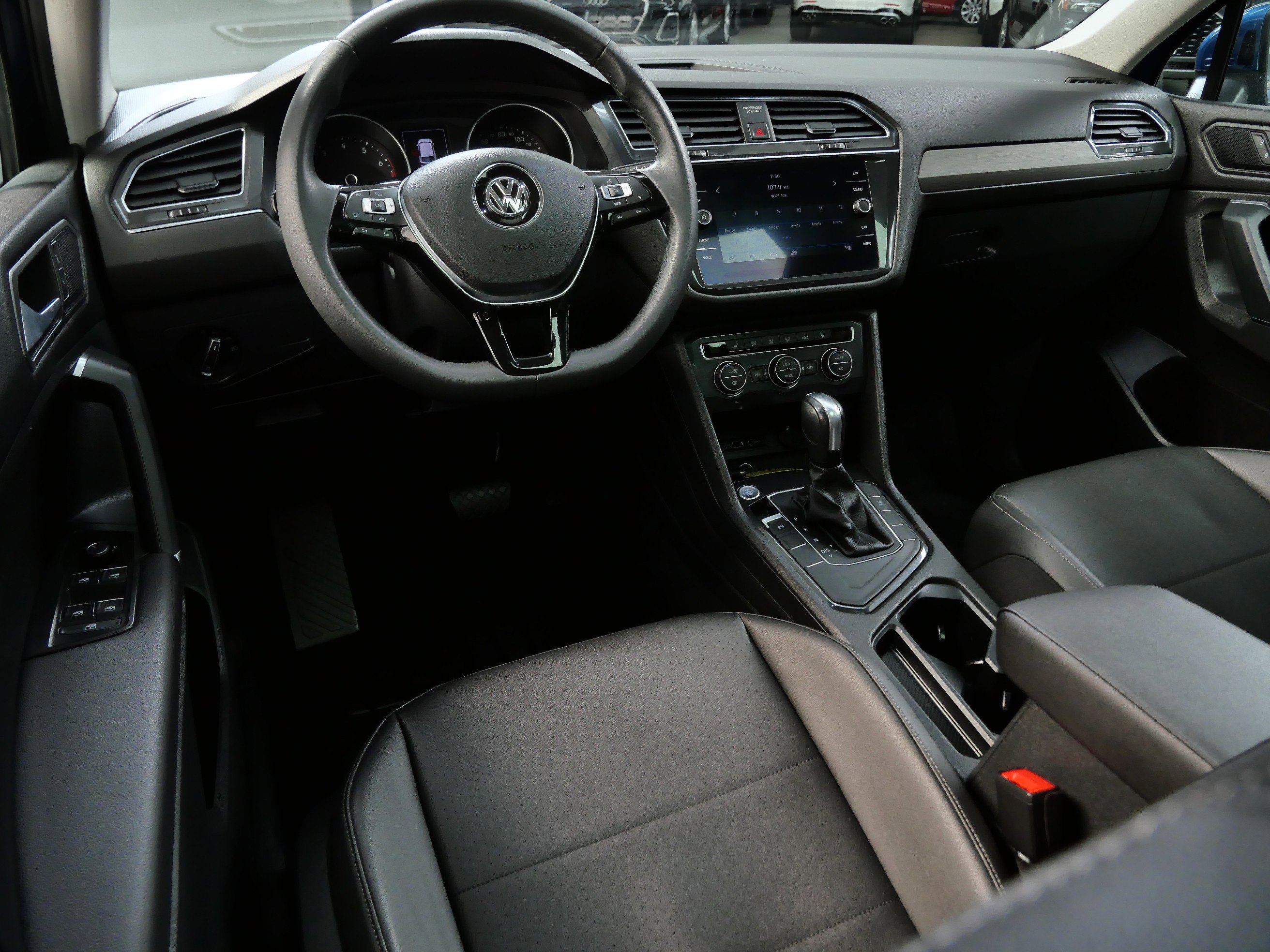 Used 2020 Volkswagen Tiguan SE with VIN 3VV3B7AX8LM167074 for sale in Minnetonka, MN