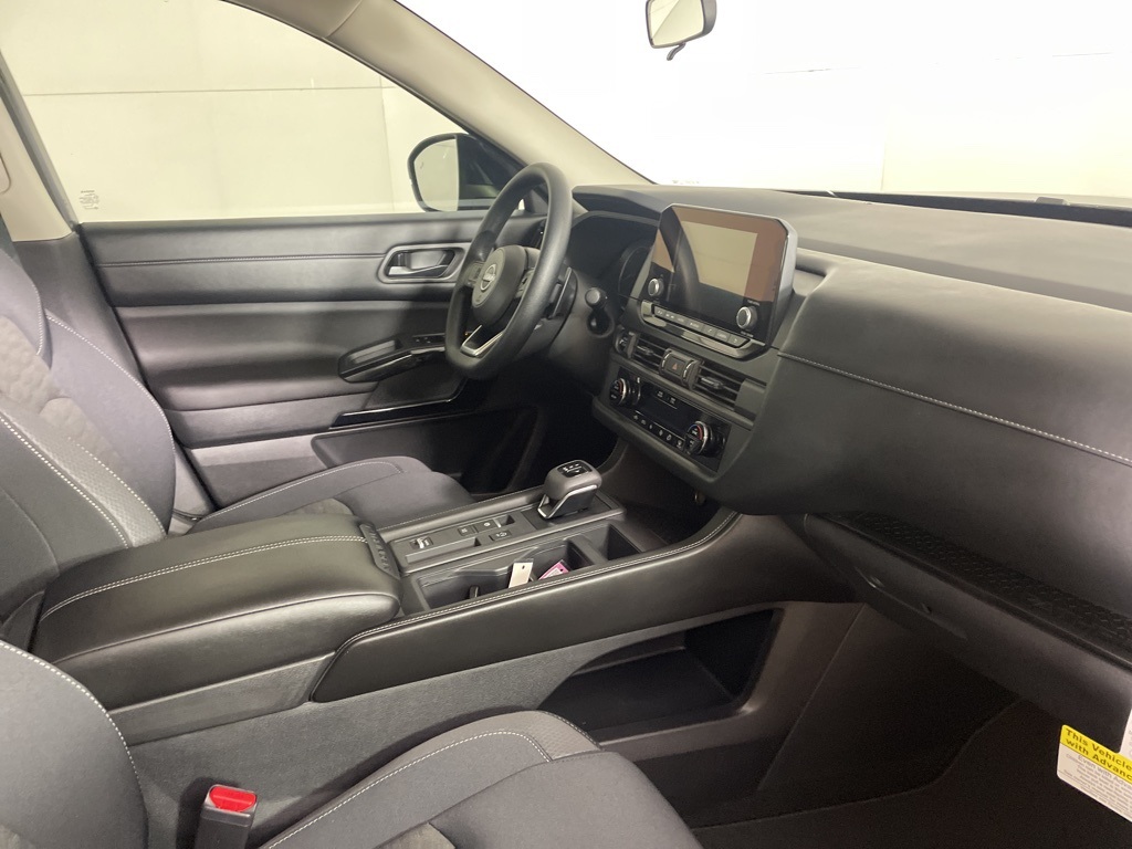 2025 Nissan Pathfinder S photo 14