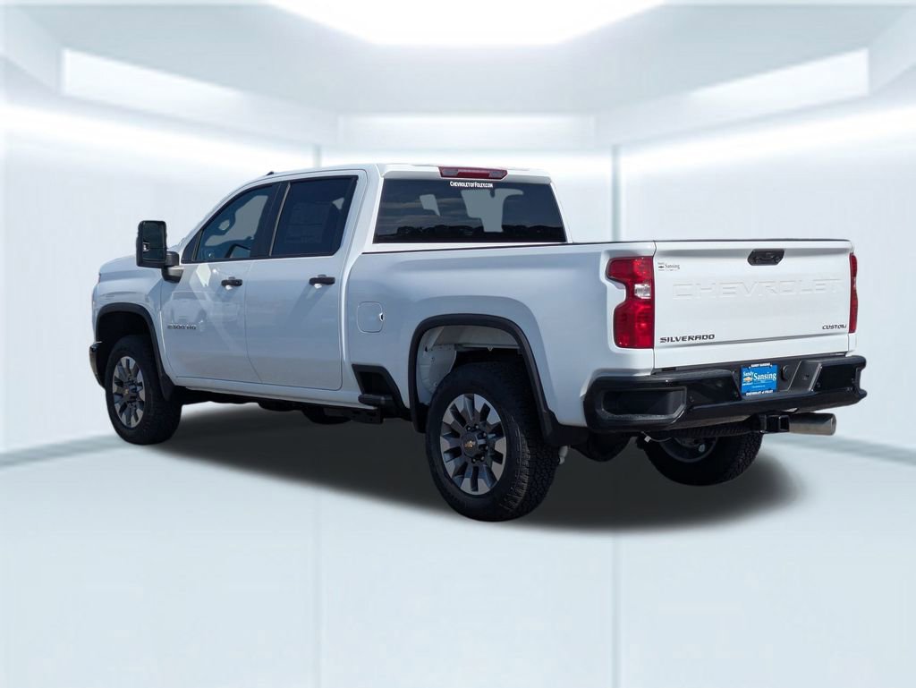 2025 Chevrolet Silverado 2500HD Custom photo 3