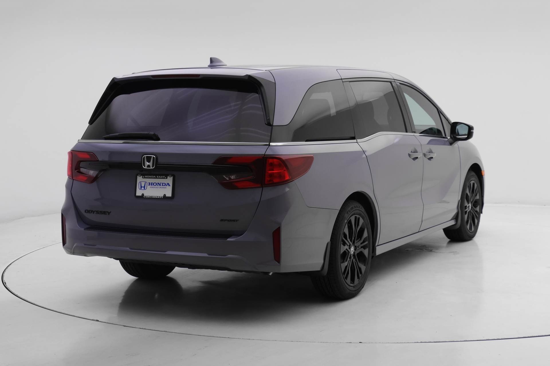 2026 Honda Odyssey photo 2