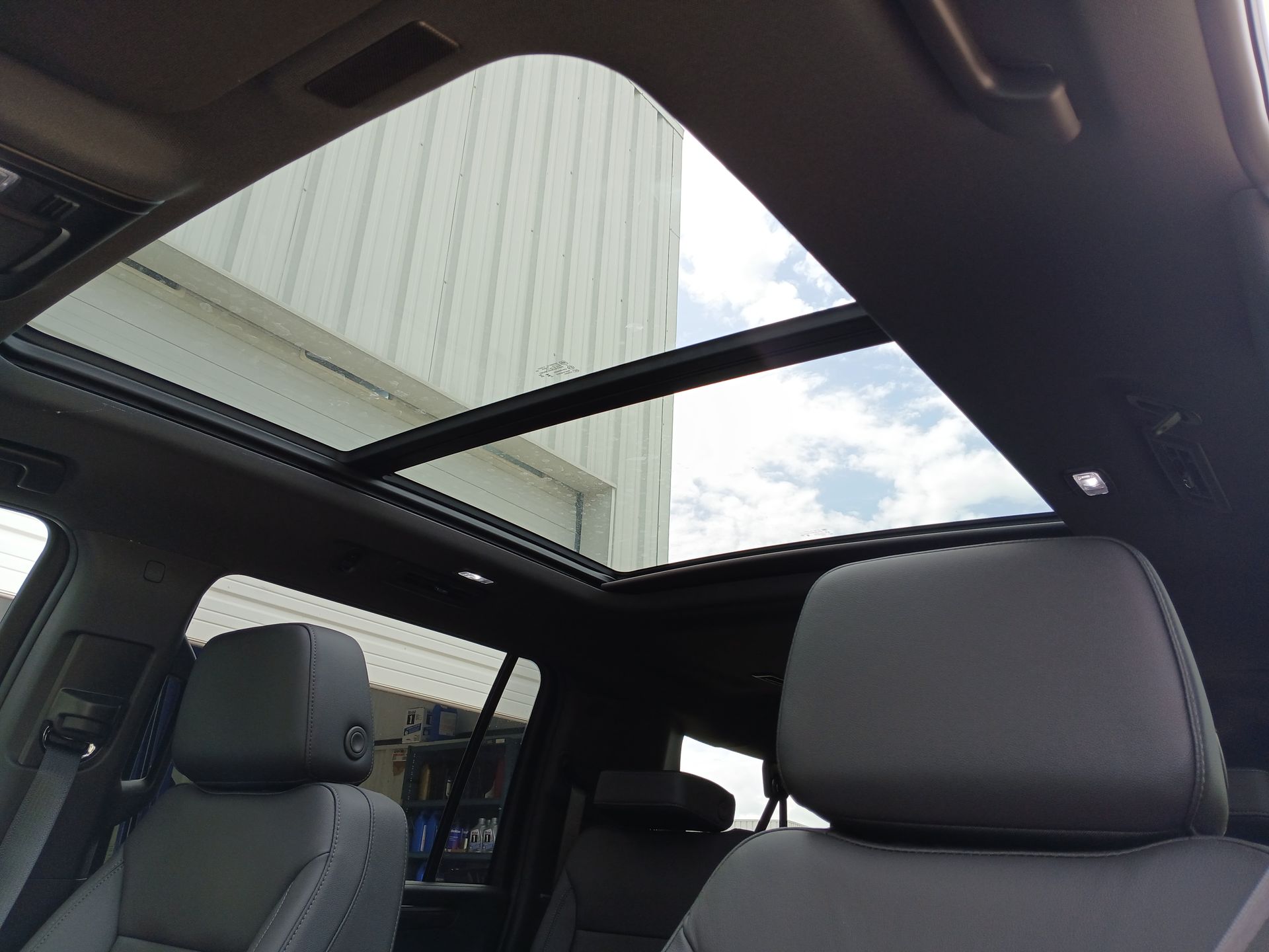 2025 Chevrolet Suburban LT photo 18