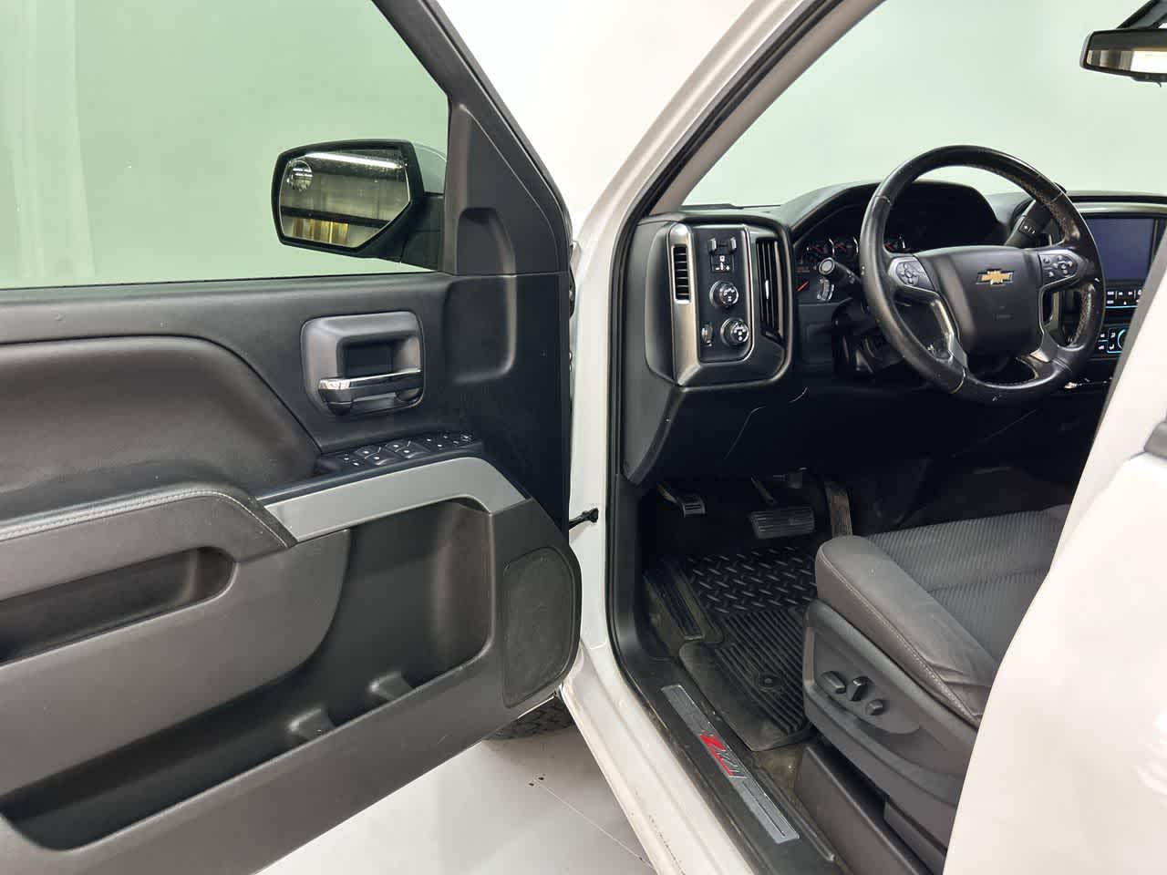 2017 Chevrolet Silverado 1500 LT photo 12