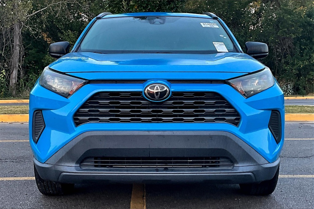 Used 2019 Toyota RAV4 LE with VIN 2T3H1RFV1KW008355 for sale in Kansas City