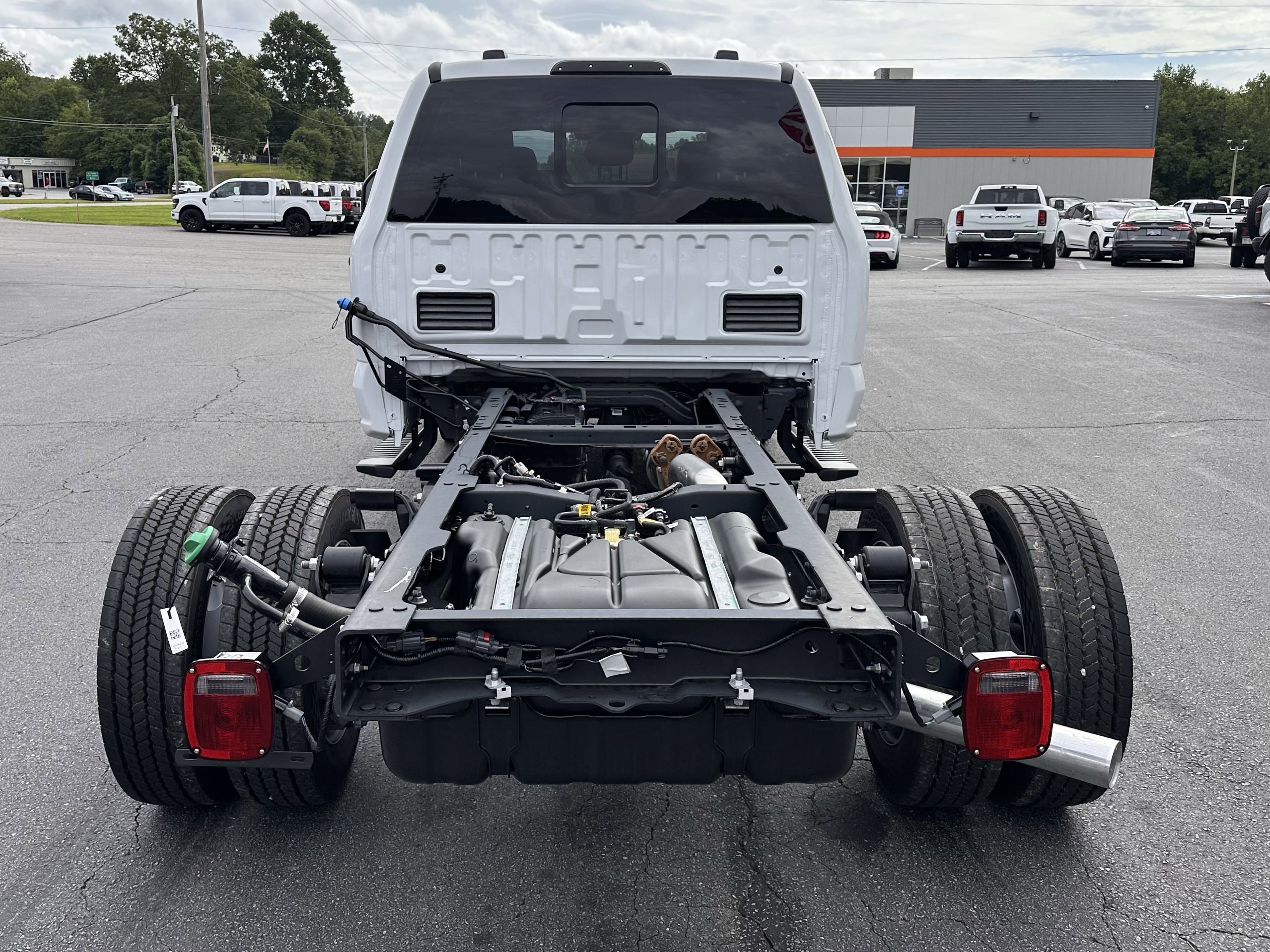 2025 Ford F-450 XL photo 3