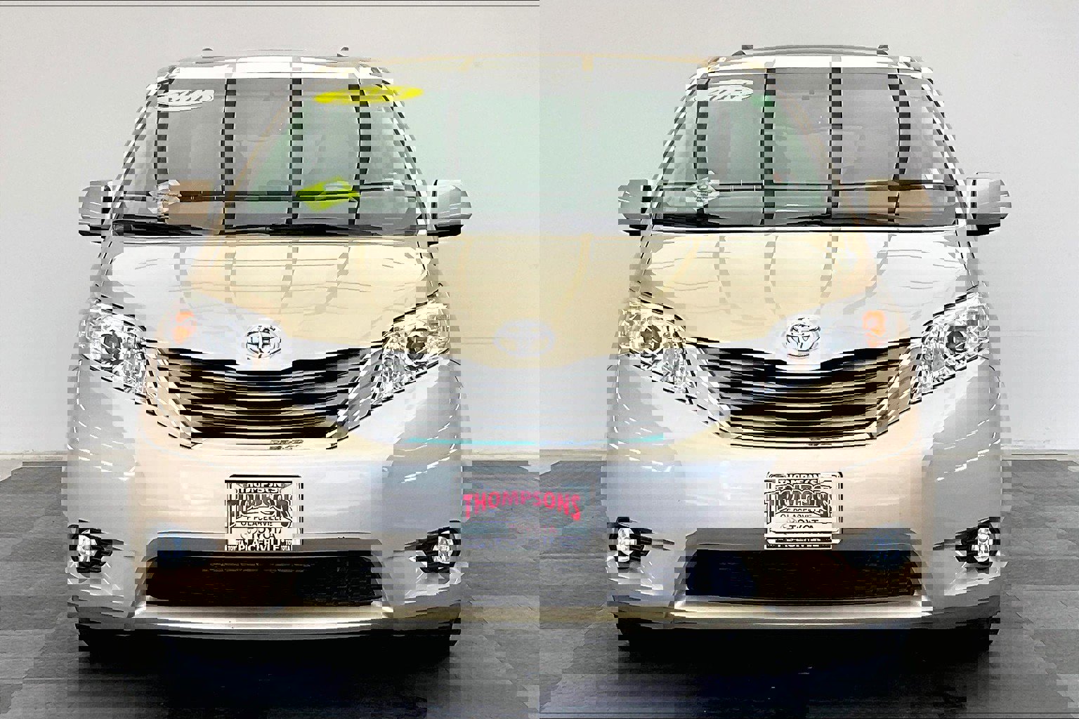 2014 Toyota Sienna XLE photo 2