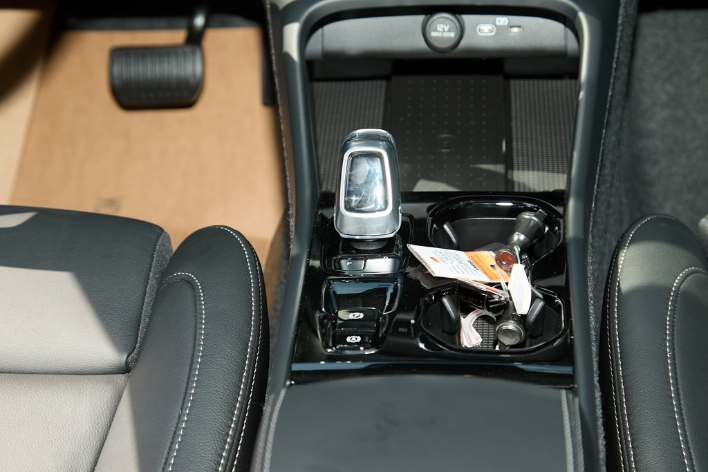 2026 VOLVO XC40 - Image 22