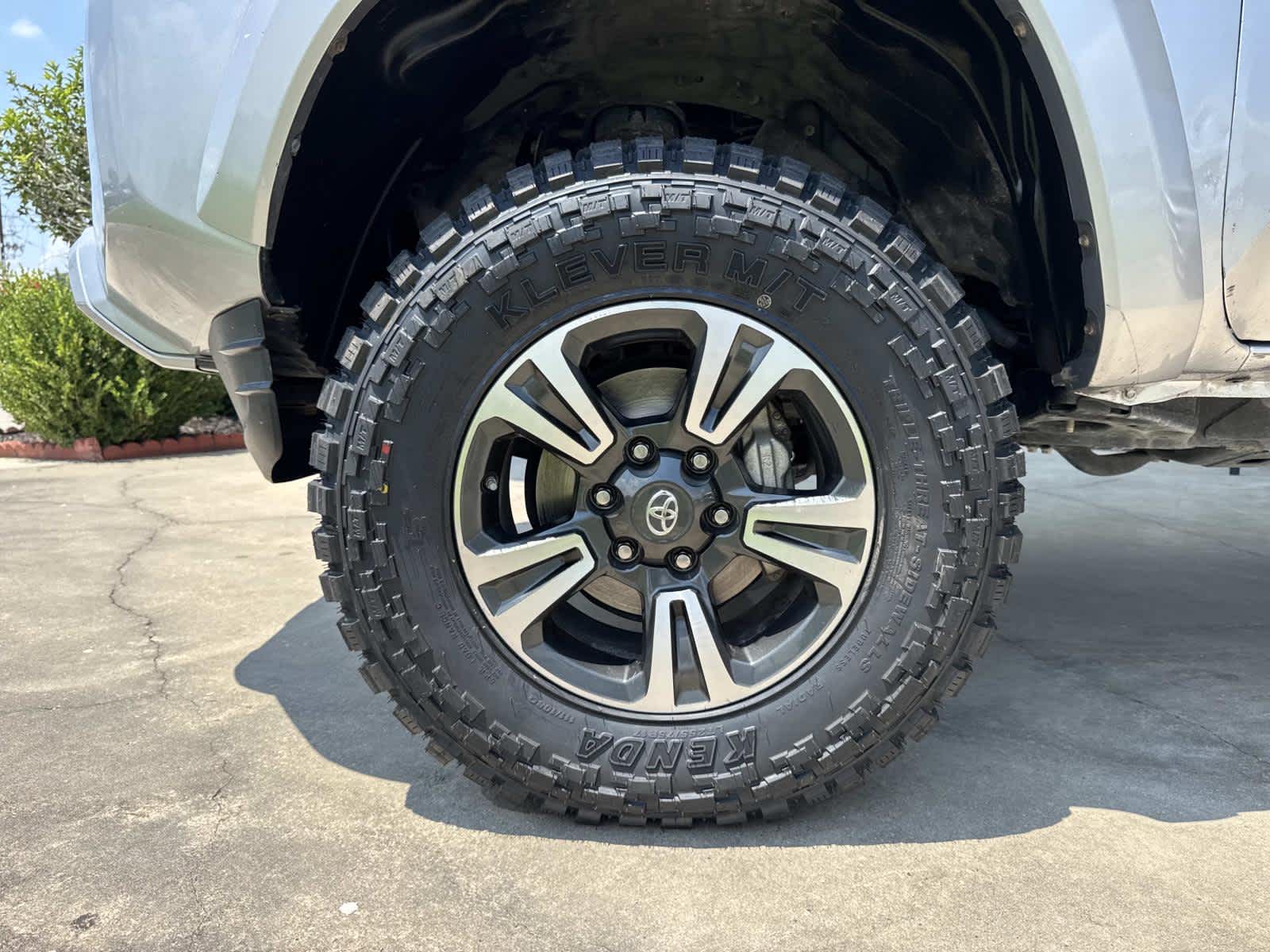 2019 Toyota Tacoma TRD Sport photo 4