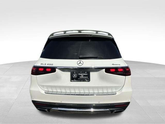 2026 Mercedes Benz GLS 450 4MATIC photo 4