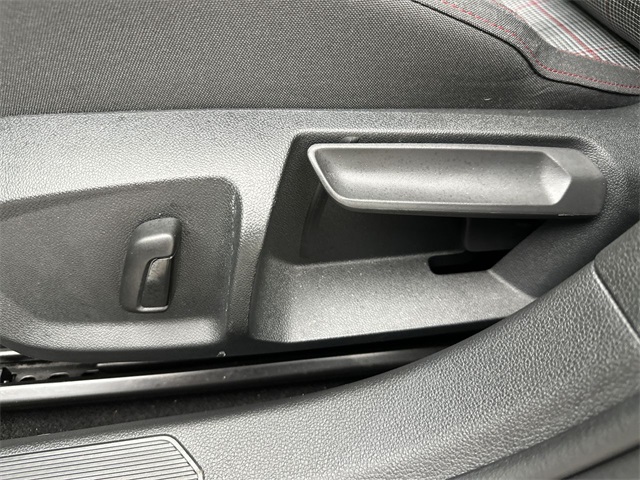 2022 Volkswagen Golf GTI SE photo 4