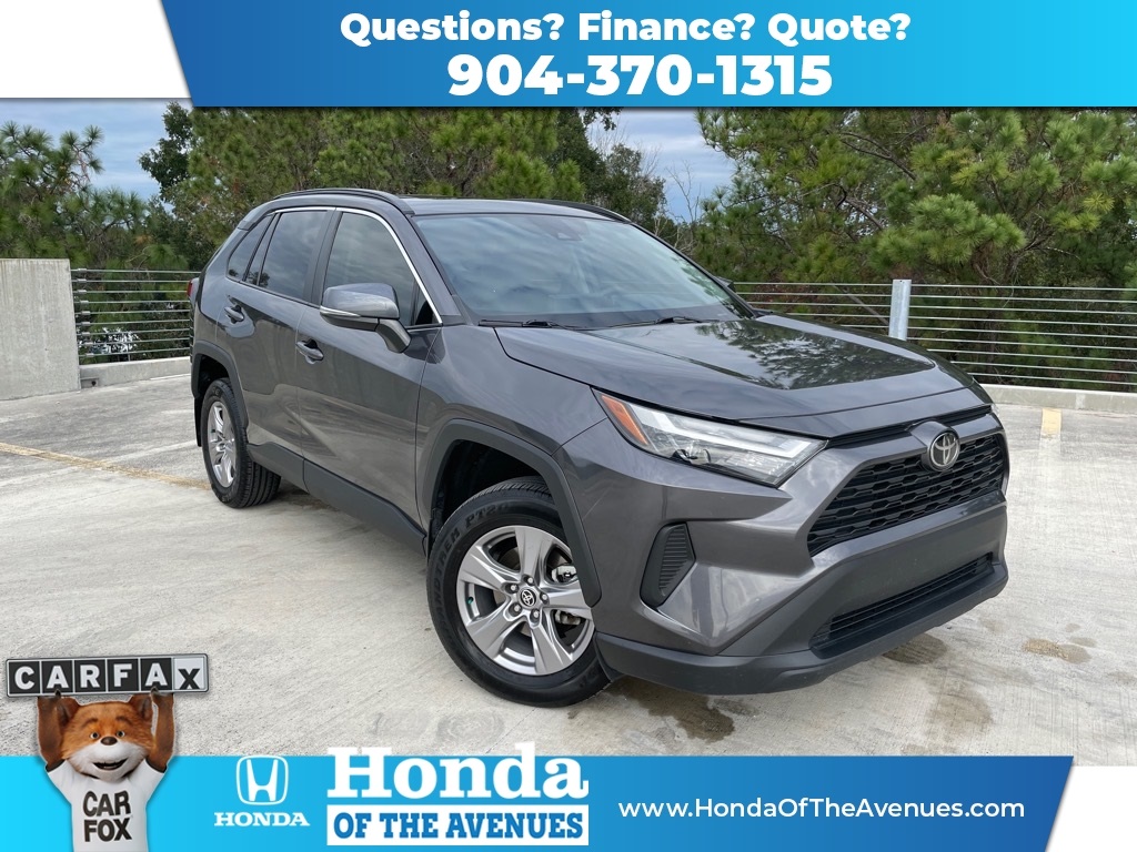 2024 Toyota RAV4 XLE's photo