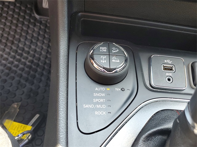 2019 Jeep Cherokee Trailhawk photo 21
