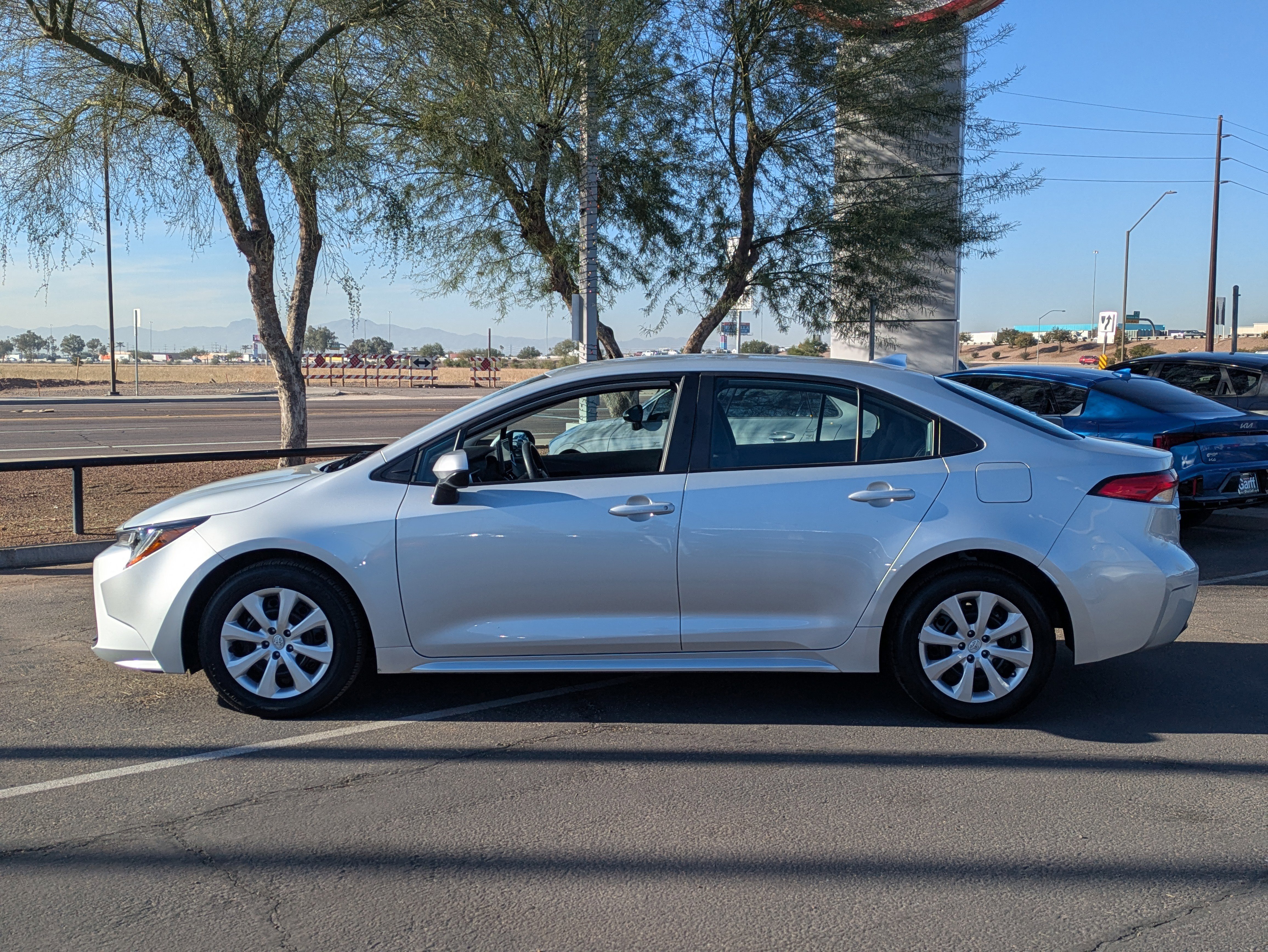 Used 2025 Toyota Corolla LE with VIN 5YFB4MDE4SP252126 for sale in Northfield, Minnesota