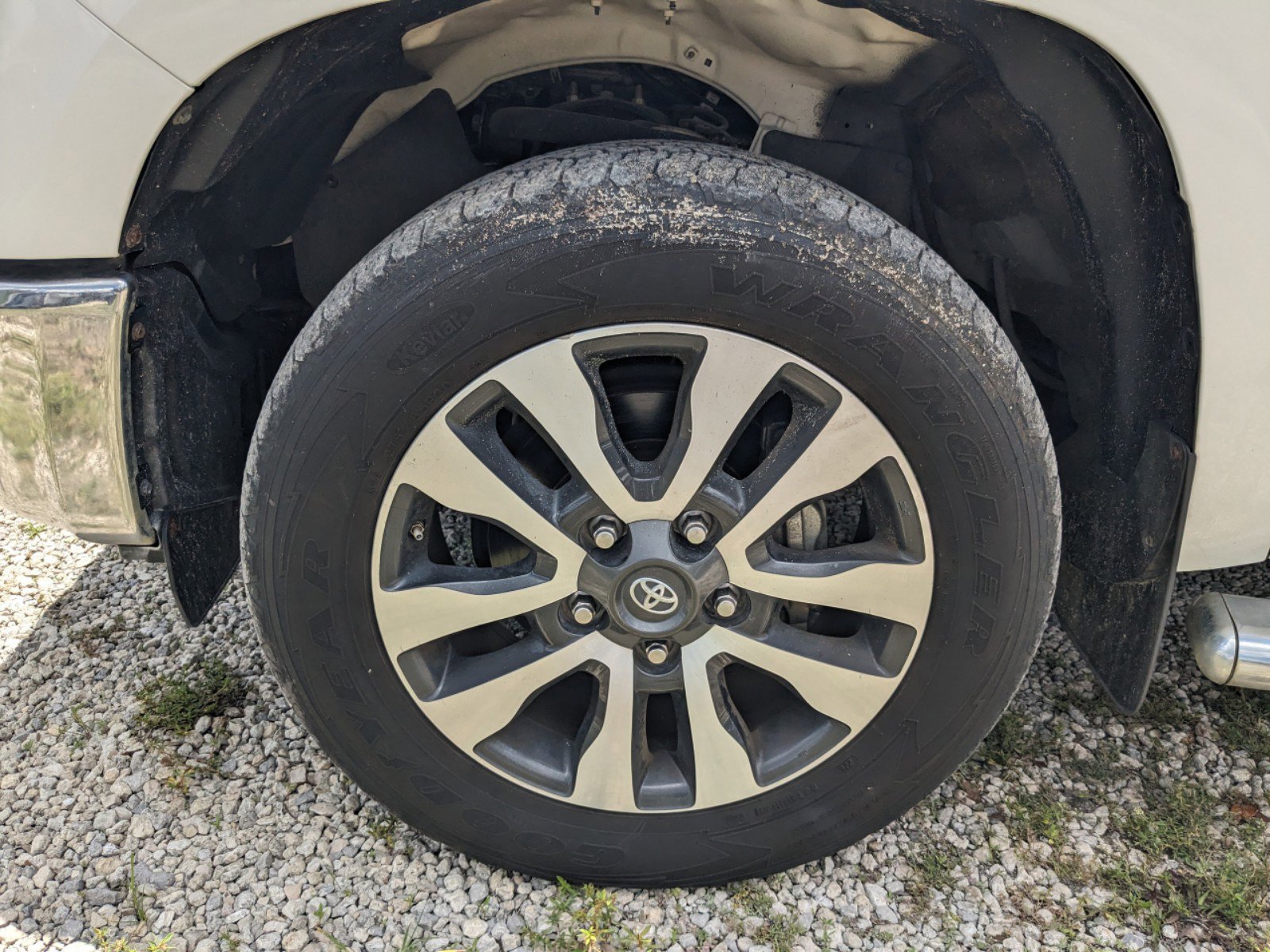 2019 Toyota Tundra Limited photo 9