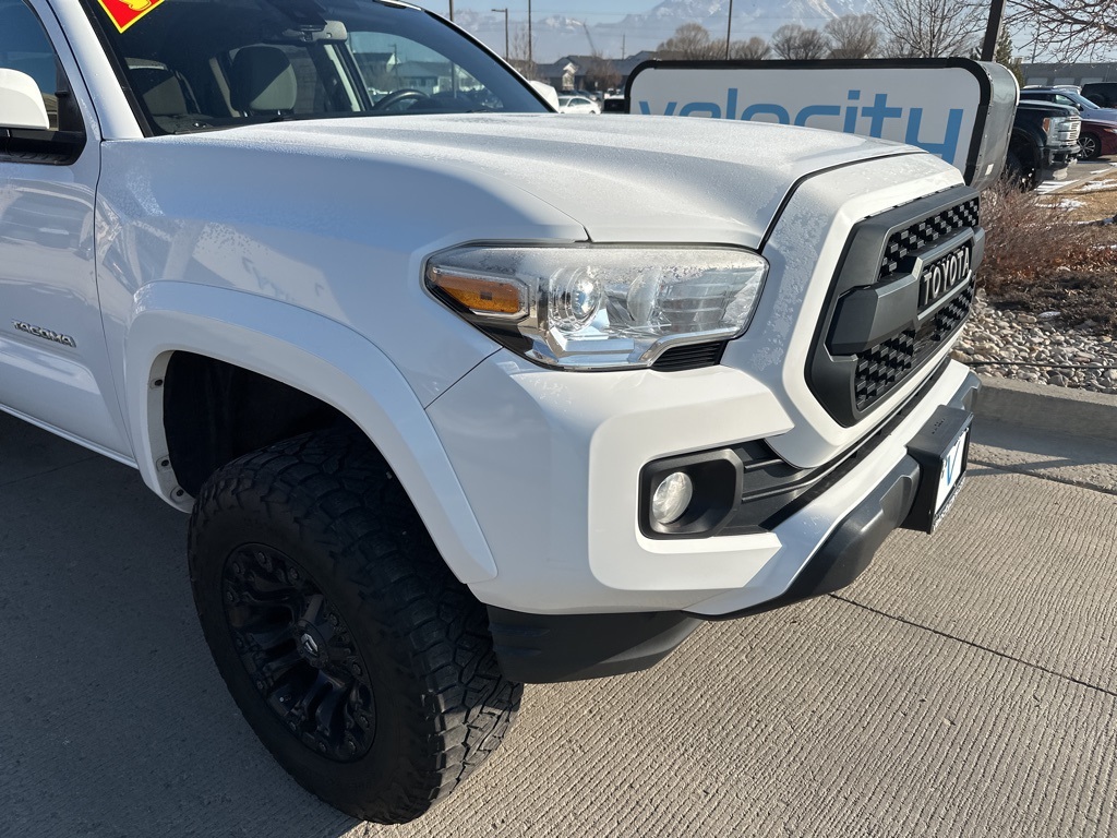 2019 Toyota Tacoma SR5 photo 2