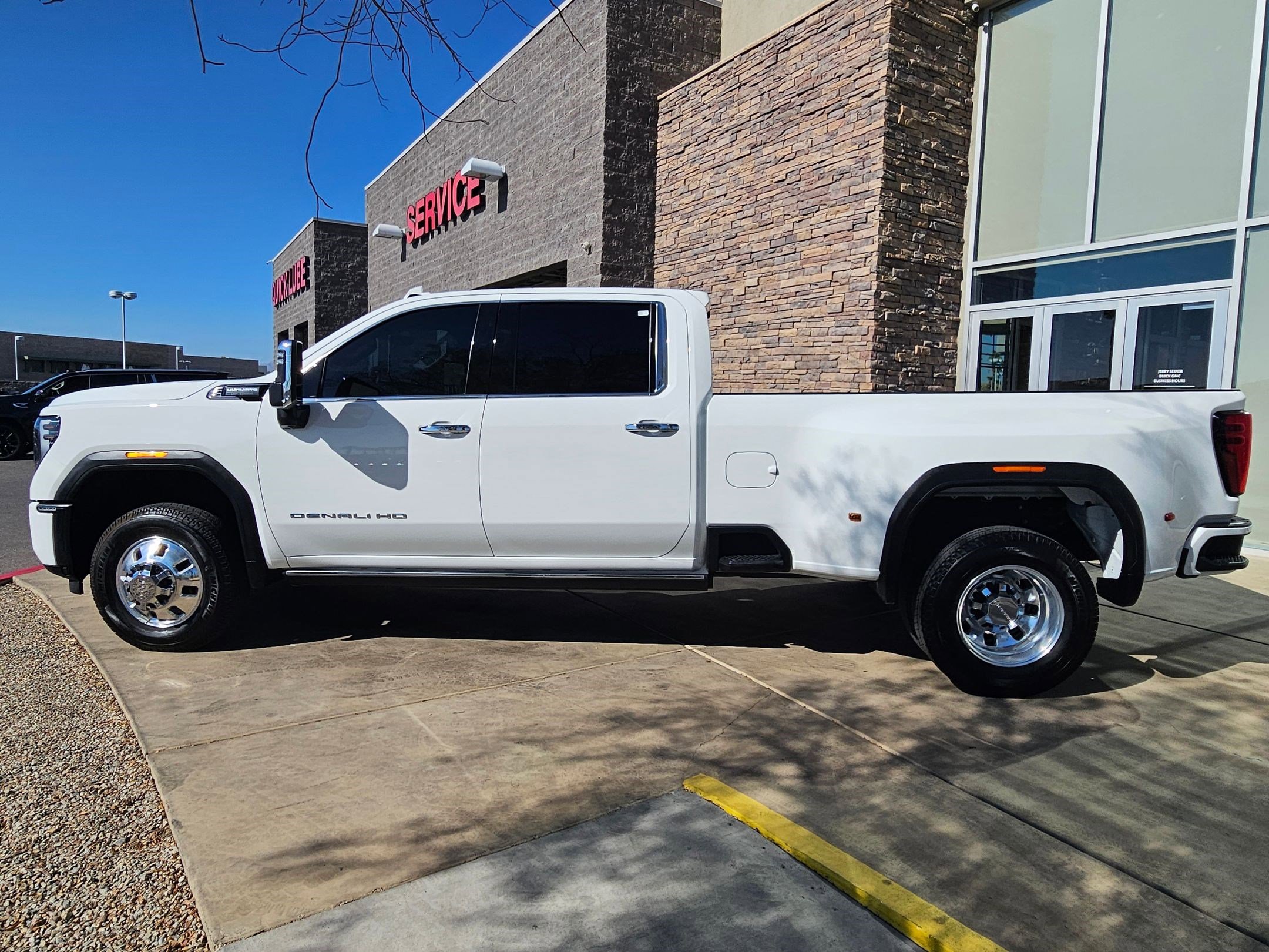 2024 Gmc Sierra 3500 HD Denali Ultimate photo 2