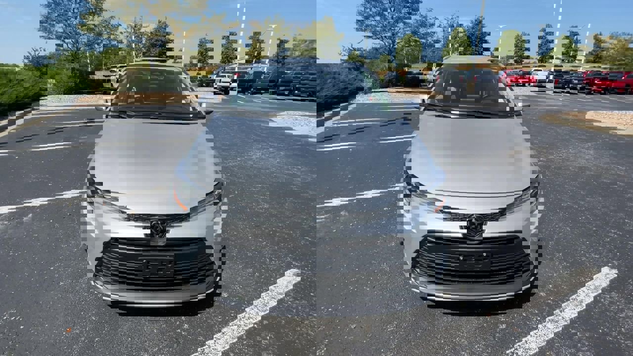 2025 Toyota Corolla LE photo 3