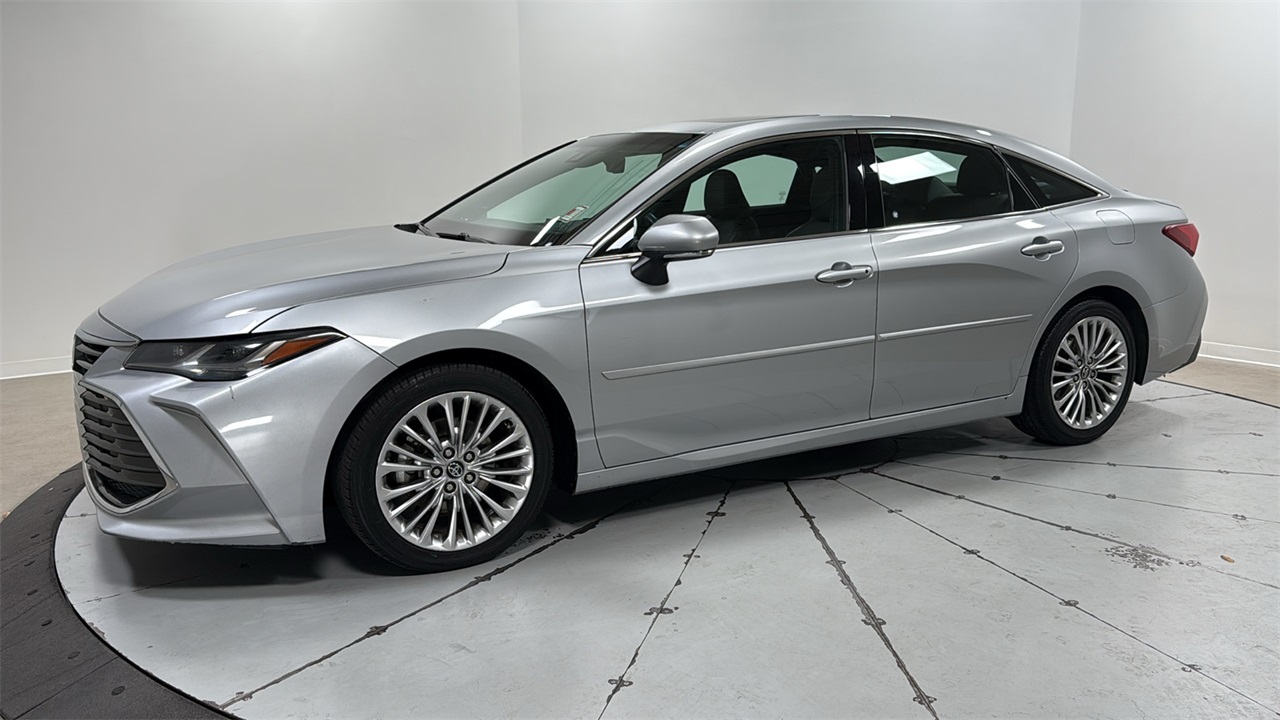 2020 Toyota Avalon Limited's photo