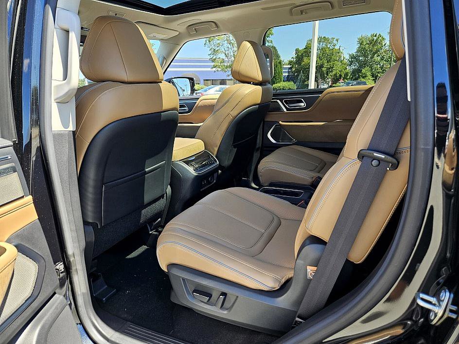 2025 Infiniti QX80 Sensory photo 8
