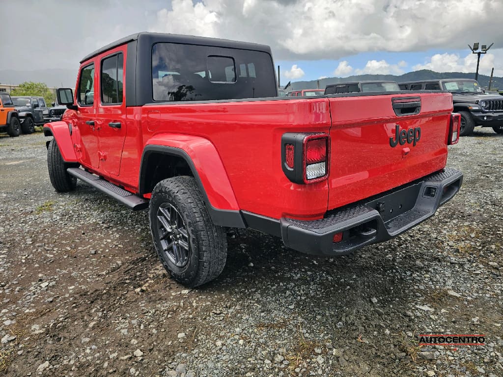 2025 Jeep Gladiator Sport photo 2