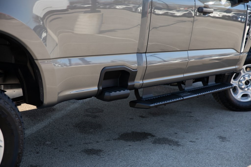 2025 Ford F-350 XLT photo 9