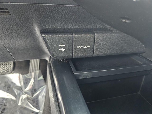 2018 Toyota Camry SE photo 31