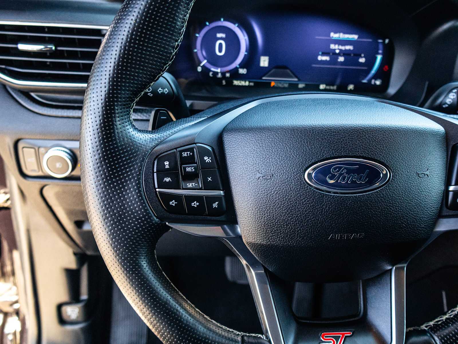 2020 Ford Explorer ST photo 32