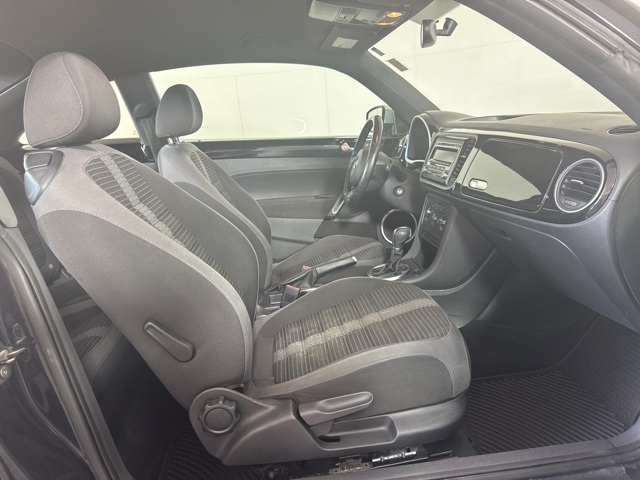 2012 Volkswagen Beetle photo 3