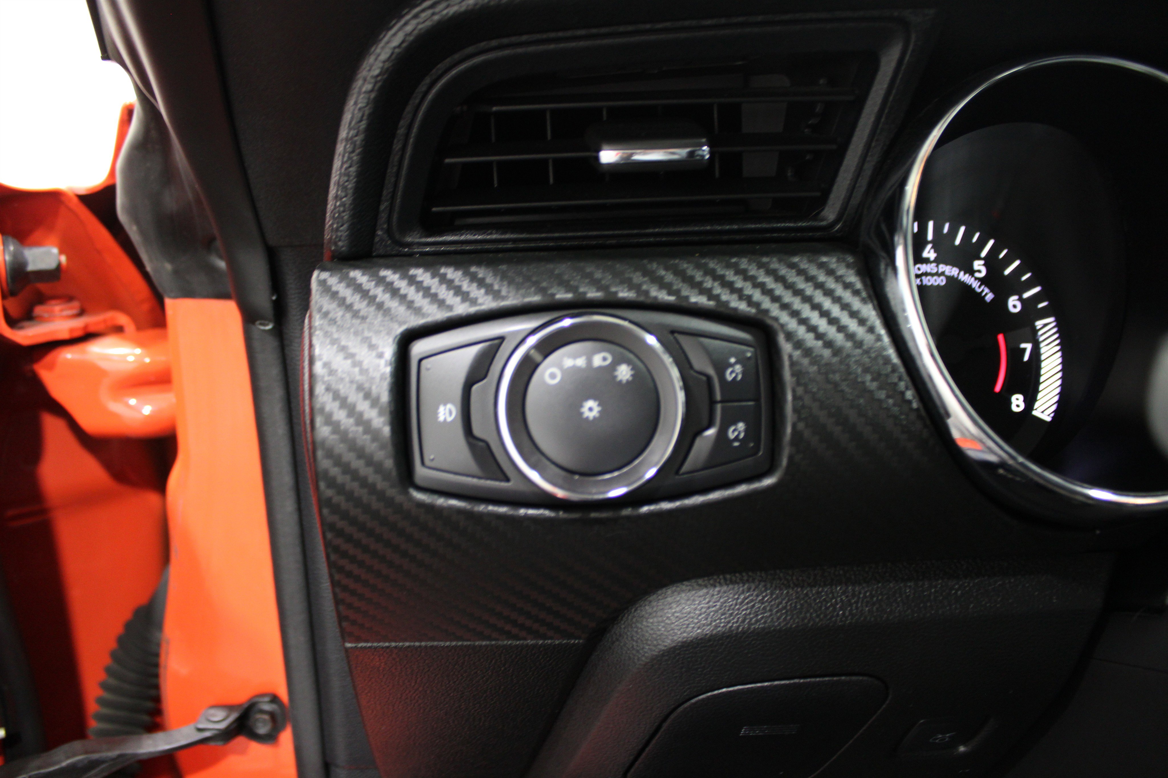 2015 Ford Mustang V6 photo 2