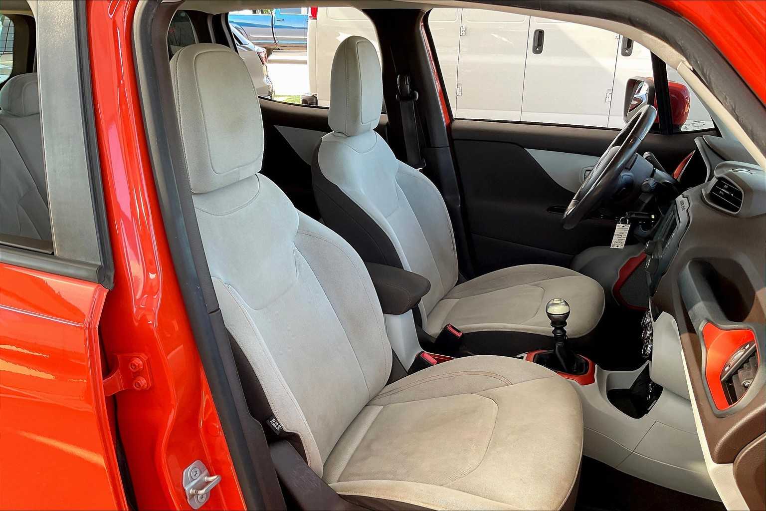 2015 Jeep Renegade Latitude photo 8