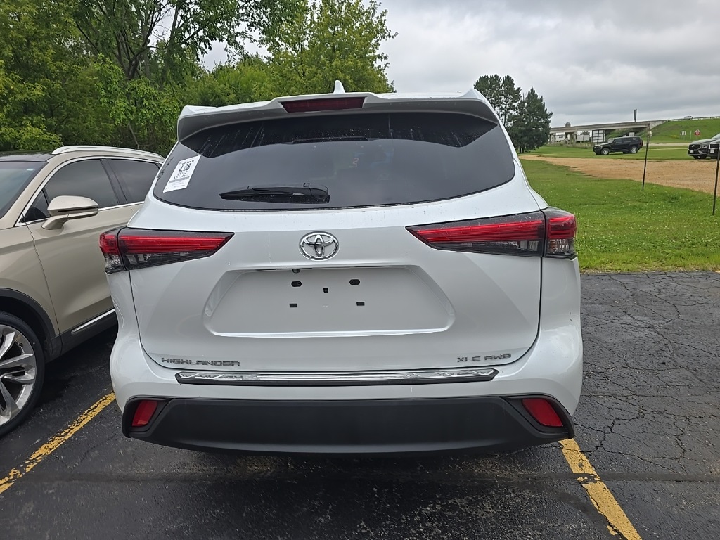 2022 Toyota Highlander XLE photo 6