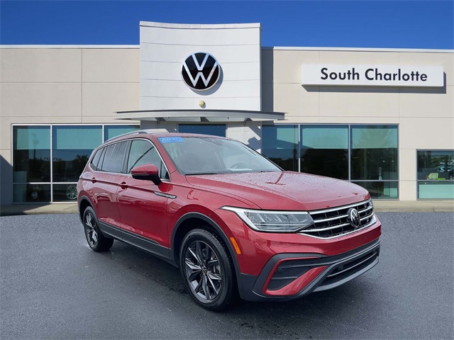2023 Volkswagen Tiguan SE's photo