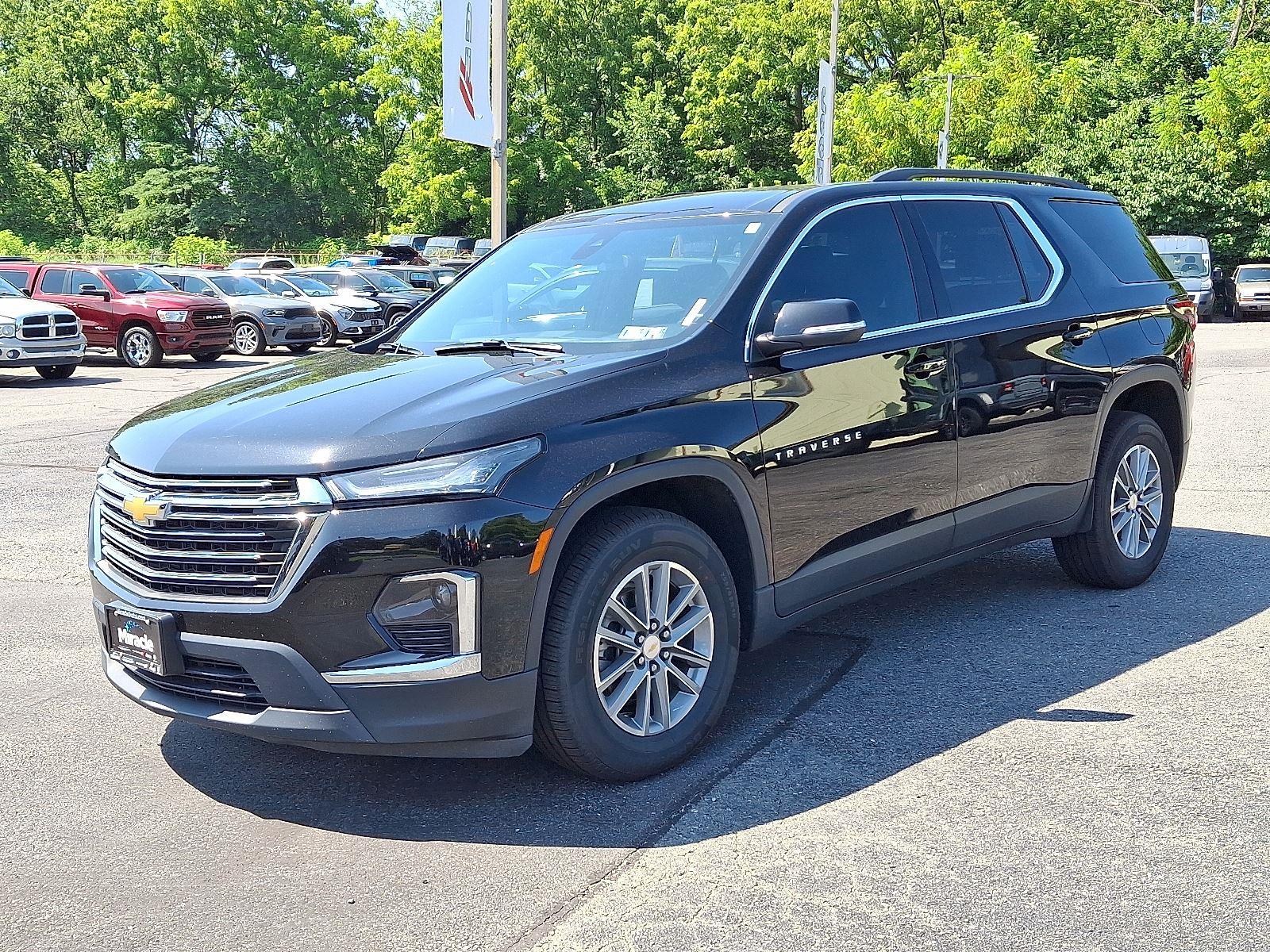 2023 Chevrolet Traverse Leather photo 2