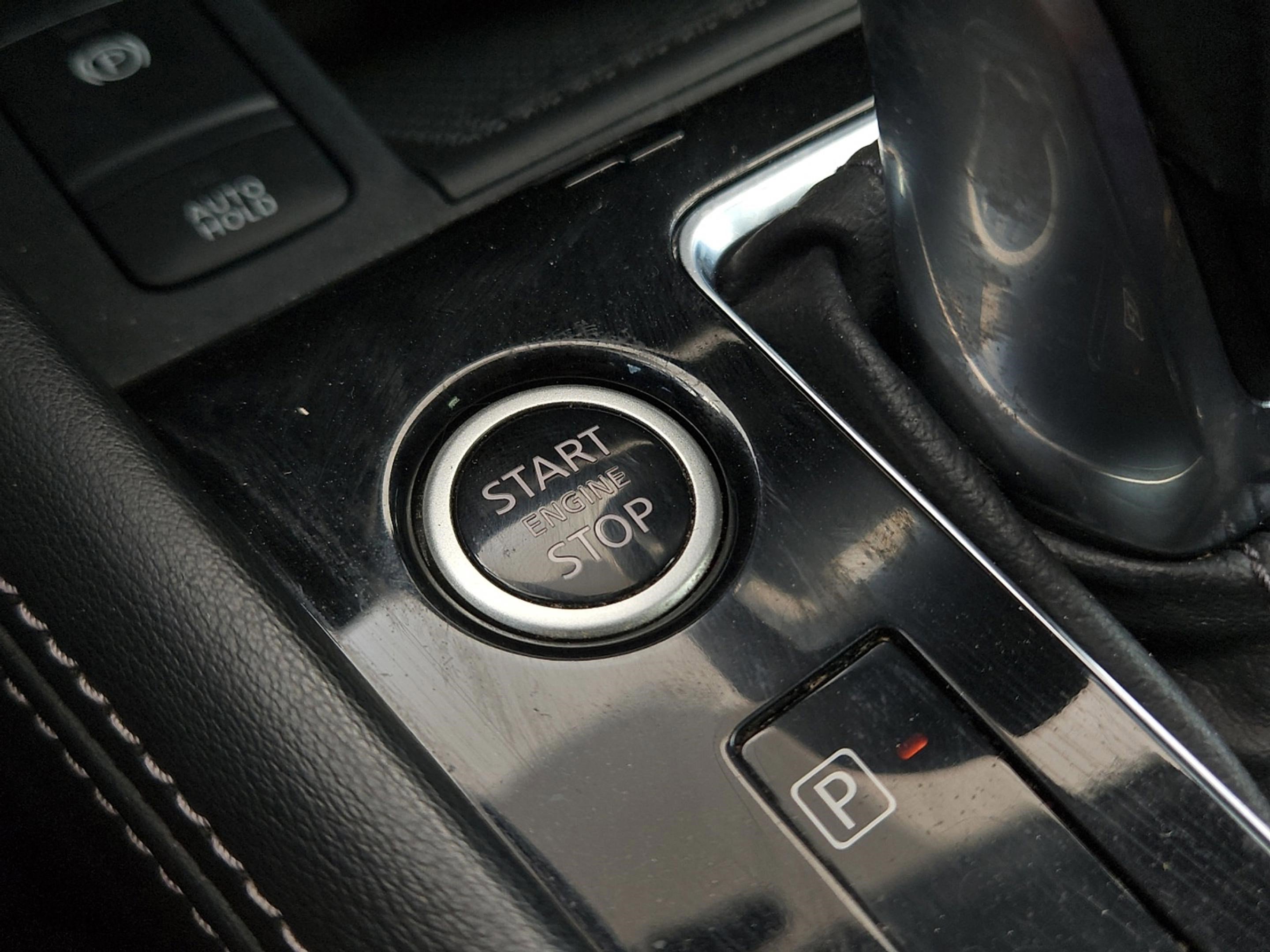 2023 Nissan Kicks SR photo 22