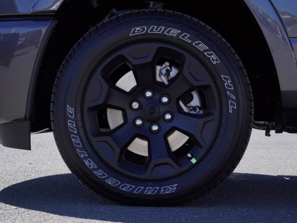 New 2026 Granite Crystal Metallic Clear-Coat Exterior Paint RAM Big Horn Night Edition image 9