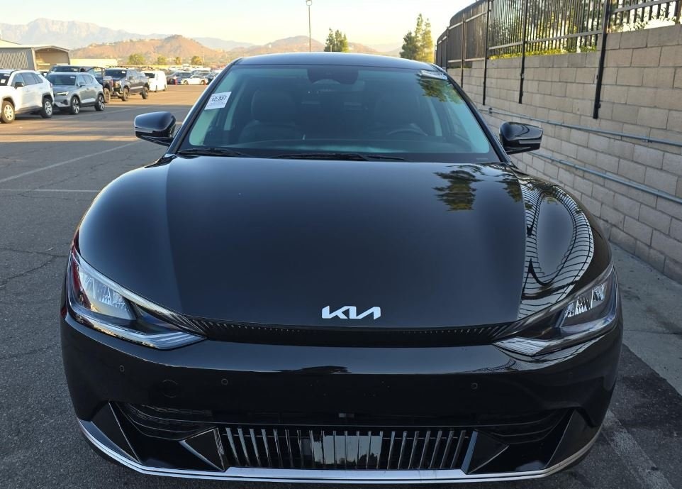 2022 Kia EV6 Wind photo 2
