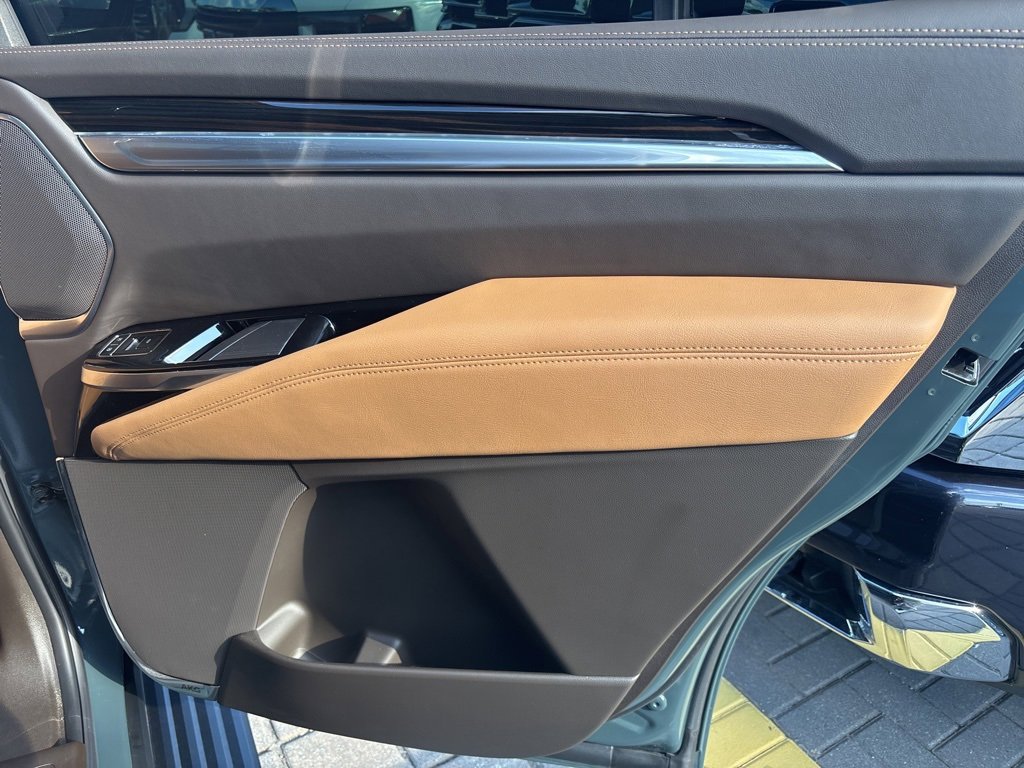 2025 Cadillac Escalade Premium Luxury photo 37