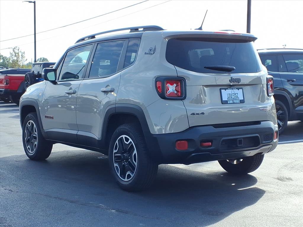 2016 Jeep Renegade Trailhawk photo 2