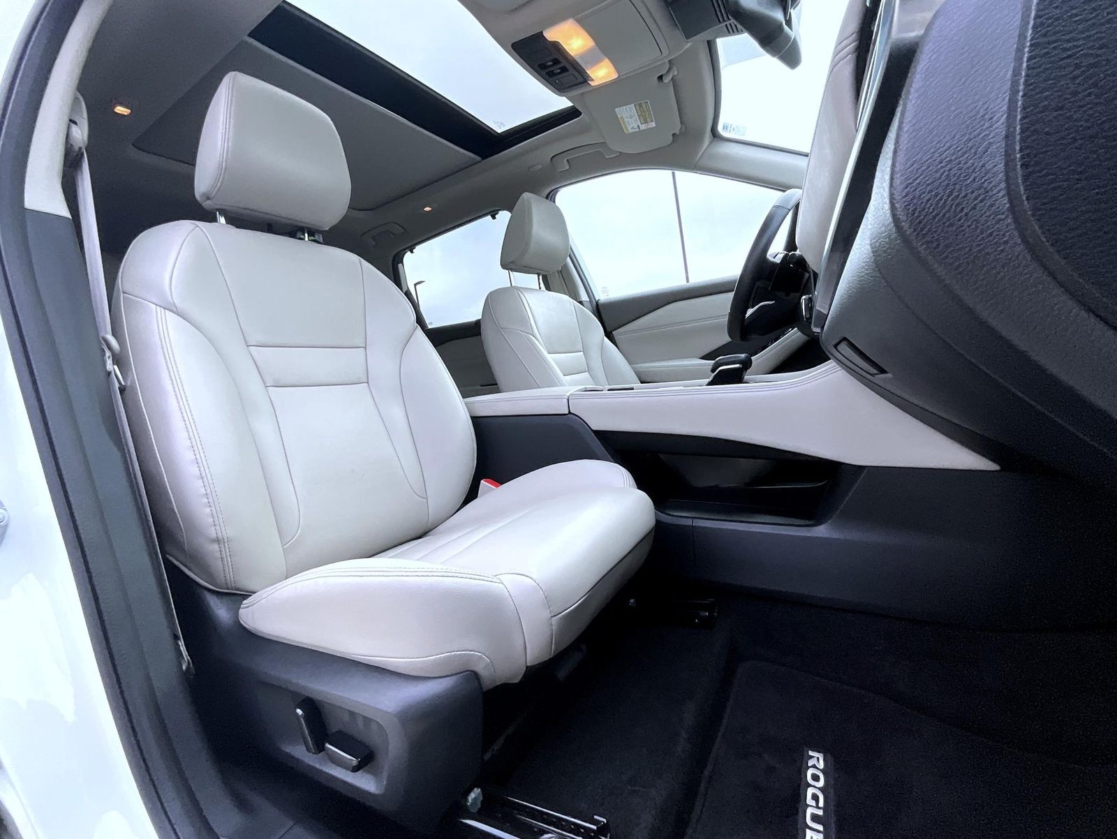 2022 Nissan Rogue SL photo 16
