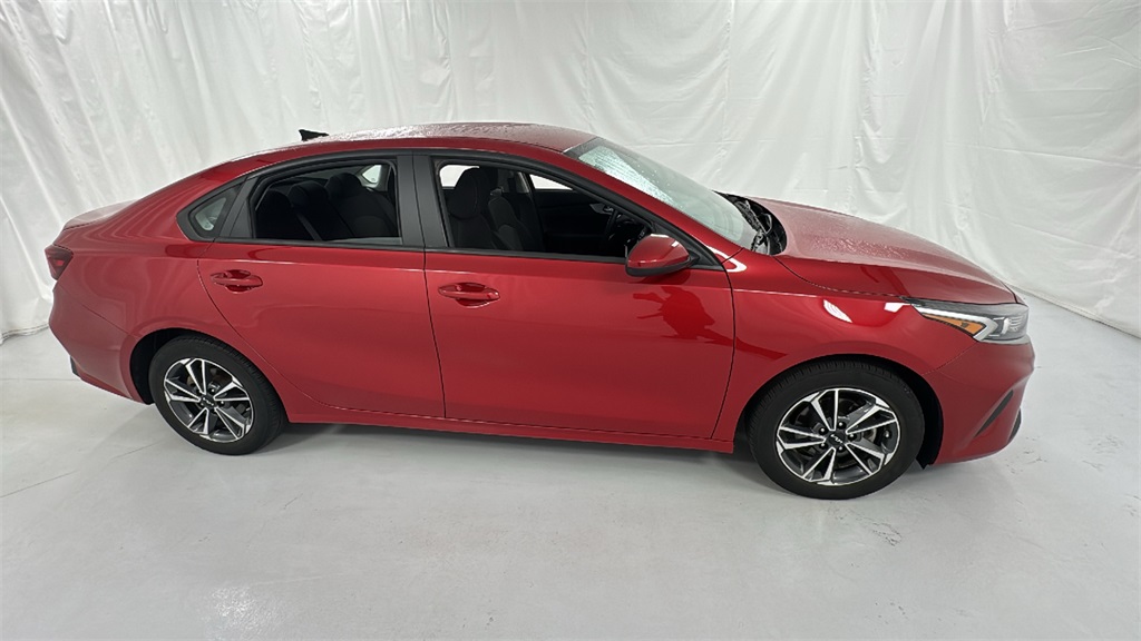 2023 Kia Forte LXS photo 2