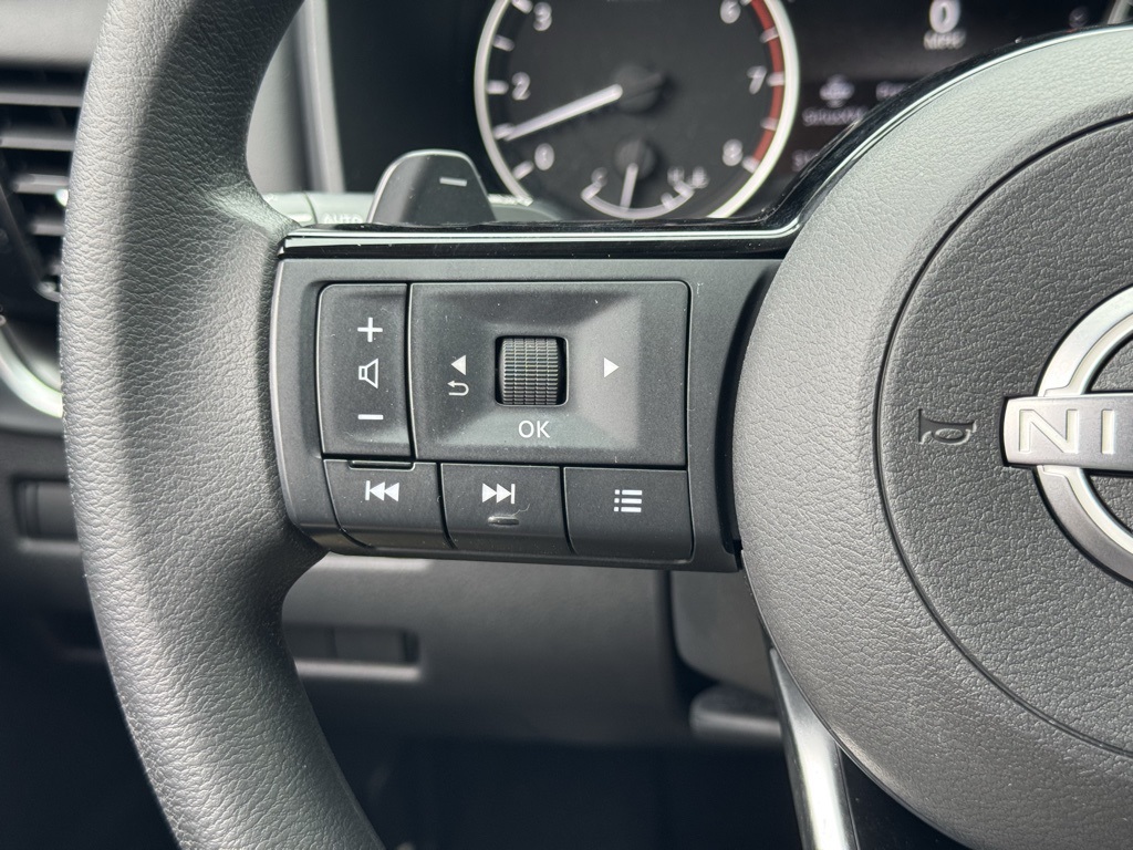2022 Nissan Rogue SV photo 19