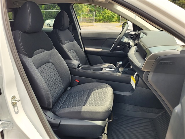 2025 Nissan Kicks SV photo 5